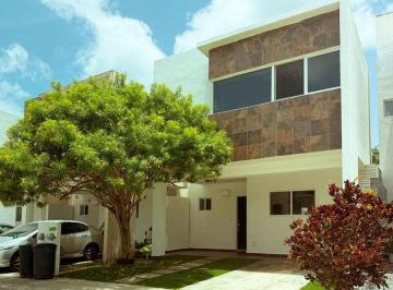 Casa · 145m² · 3 Recámaras · 2 Estacionamientos · Casa en Venta Sin Muebles en Jardines del Sur 3, Av 135 Cancun Quintana Roo