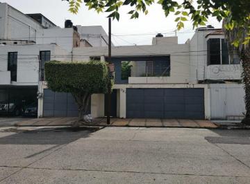 Casa · 416m² · 1 Recámara · 5 Estacionamientos · Casa en Venta Para Oficinas en Jardines del Bosque con 416 m²