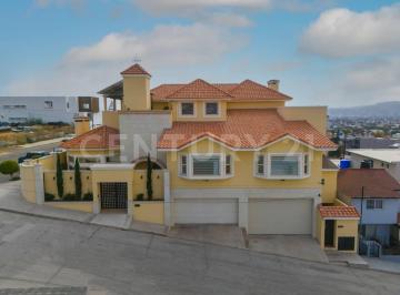 Casa · 804m² · 5 Recámaras · 4 Estacionamientos · Casa en Venta, Colonia Hidalgo, Ensenada, Baja California