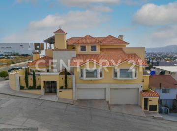 Casa · 804m² · 5 Recámaras · 4 Estacionamientos · Casa en Venta, Colonia Hidalgo, Ensenada, Baja California