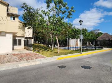 Casa · 122m² · 3 Recámaras · 2 Estacionamientos · Casa en Renta en Cancun Residencial Catania