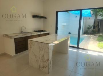 Casa · 152m² · 2 Recámaras · 2 Estacionamientos · Casa con Alberca Privada en Venta en Barrio de Sisal, Valladolid