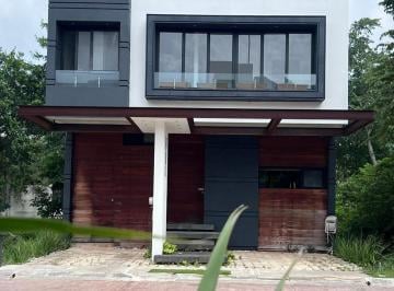 Casa · 288m² · 4 Recámaras · 3 Estacionamientos · Casa en Venta en Cancun Residencial Arbolada