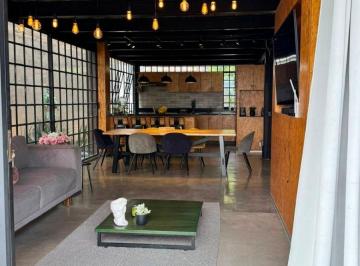 Casa de 4 habitaciones, San Pedro Tlaquepaque · Casa Seminueva en Paisajes del Tesoro, con Diseño Único Moderno