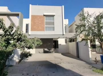 Casa · 130m² · 3 Recámaras · 2 Estacionamientos · Casa en Los Parques Residencial