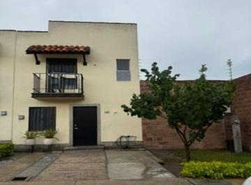 Casa de 3 habitaciones, Tlajomulco de Zúñiga · Tu Nuevo Hogar en Alta California: Seguridad 24/7,casa Club y Excelentes Amenidades
