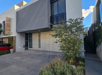 Casa en condominio de 5 habitaciones, Zapopan · Residencia en Venta Puerta Azaleas