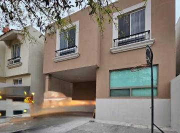 Casa · 130m² · 2 Estacionamientos · Casa en Mitras Poniente