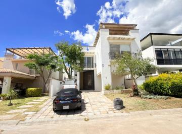 Casa de 4 habitaciones, León · Casa en Renta en El Club de Golf El Molino 4 Habitaciones
