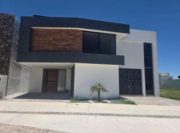 Casa · 450m² · 4 Recámaras · 3 Estacionamientos · Casa en Renta - Residencial Punta del Cielo