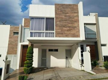 Casa · 168m² · 3 Recámaras · 2 Estacionamientos · Casa en Renta, Lomas de Angelópolis Puebla, Cluster Natura II, Fracc. con Alberca y Amenidades