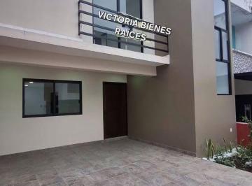 Casa de 3 habitaciones, Fortín · En Venta con Recamara en Planta Baja Fracc Privado