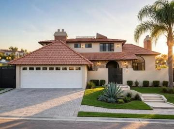 1 · Exclusiva Residencia en Villas del Mesón, Gran Jardín