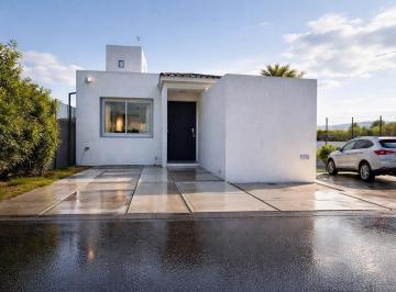 1 · Casa en Venta en Pueblito Colonial, Una Planta, Alberca, Seguridad, Oportunidad!