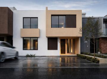 1 · Casa en Venta en Cañadas del Arroyo, Estudio o 4ta Recámara en Pb, 3 Baños, Lujo