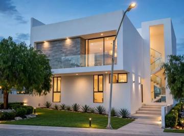 1 · Casa en Venta en Preserve Juriquilla, 4 Recámaras, Diseño de Autor!