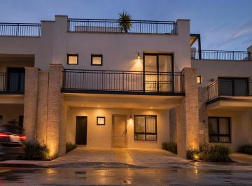1 · Casa en Venta en Jurica, Gran Ubicación, Oportunidad y Calidad de Vida.