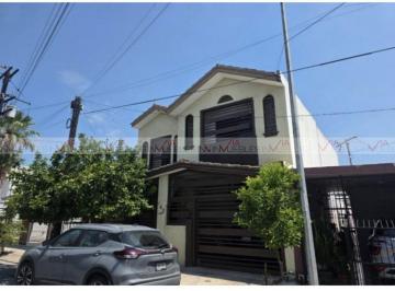 Casa · 250m² · 3 Recámaras · 2 Estacionamientos · Casa en Venta en Colonial Lagrange