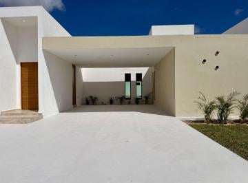 Casa de 4 habitaciones, Mérida · Casa de 686 m² con 4 Recámaras en Venta en Mérida