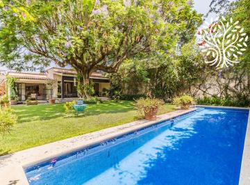 Casa de 4 habitaciones, Cuernavaca · Casa de 979 m² T con 4 Recámaras, 1 Nivel en Venta en La Pradera