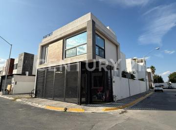 Casa · 225m² · 3 Recámaras · 2 Estacionamientos · Casa Ampliada en Venta en Esquina con Excedente Palmas Diamante, San Nicolás Nl
