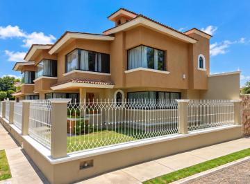 Casa de 4 habitaciones, Querétaro · Venta de Casa en La Colonia Carretas en Santiago de Queretaro en Queretaro