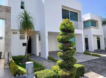 Casa · 225m² · 3 Recámaras · 2 Estacionamientos · Casa en Renta en Lomas Angelopolis II, Cluster Puebla Blanca