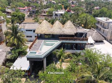 Casa · 570m² · 5 Recámaras · Casa Boutique en Venta en La Punta Zicatela, Puerto Escondido, Oaxaca