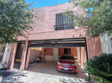 Casa · 3 Recámaras · 2 Estacionamientos · Casa en Los Faisanes Sector El Dorado