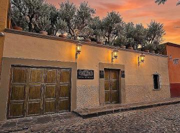 c4e0001bab83bc7742daf239bb3daee0d7a1362280f2c9fdd228b5b022dd9db0 · Casa Hotel Magnificent Centro San Miguel de Allende