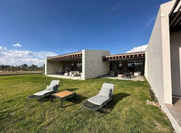 c31cb1f1e9422fc4b0d6d1fe27bda5df961c3ec6ba3ac2fde8dd979e188ed98e · Casa Cenit | Lujo en Viñedos