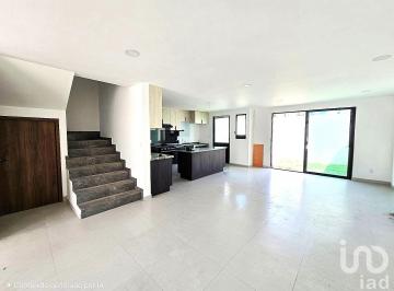 Casa · 224m² · 4 Recámaras · 2 Estacionamientos · Casa en Venta con 4 Hab, Roof Garden en Residencial Privado con Alberca | Zona Volkswagen, Puebla