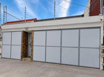 Casa de 4 habitaciones, Zapopan · Casa en Renta en La Estancia Amplia y Recien Remodelada | 4 Recámaras, Cochera 3 Autos y Seguridad