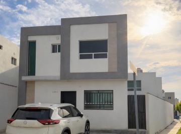 Casa de 3 habitaciones, Ramos Arizpe · Bonita Casa de 3 Recamaras en Fracc. Privado con Areas Verdes, Excelente Ubicación en Ramos Arizpe