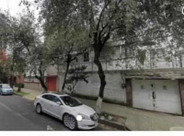 Casa · 300m² · 4 Recámaras · 2 Estacionamientos · Casa - San José Insurgentes