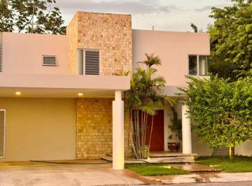 Casa de 3 habitaciones, Mérida · Casa en Renta en Privada del Sol, Col. México Norte