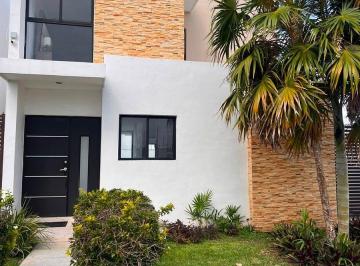 72a0579725c239e26337b4e51917519d4645ee20d4d3a957084b8a715d3384ed · Casa Nueva en Venta en Dzityá | 3 Recámaras y Diseño Contemporáneo