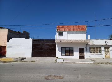 Casa de 4 habitaciones, Gómez Palacio · Vendo Casa con Terreno Grande 700 m²