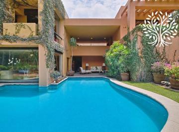 Casa de 4 habitaciones, Cuernavaca · Casa en Venta en Las Quintas, Cuernavaca Morelos, Todo Cerca, Jardín, Piscina, El Mejor Clima