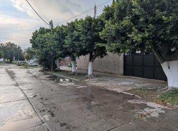 Casa de 6 habitaciones, León · Amplia Propiedad en Esquina, 5 Habitaciones, Estudio, Bodegas y 4 Estacionamient