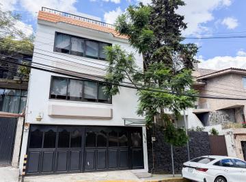 Local comercial · 290m² · 3 Recámaras · 2 Estacionamientos · Excelente Casa con Uso de Suelo Amplio.