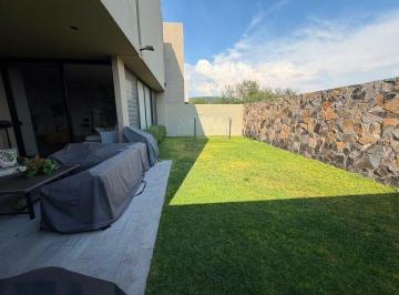 3f92c592d3dd60be1cdab16567d2b4bf16478751d00ba3fc213c624323966f16 · Casa Amplia en Renta con Vista Al F. Junípero en Altozano Querétaro