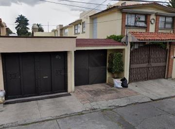 Casa de 3 habitaciones, Naucalpan de Juárez · Casa con Excelente Ubicación en Jardines de San Mateo Naucalpan
