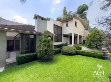 Casa de 4 habitaciones, Cuajimalpa de Morelos · Casa en Venta en Bosques de Las Lomas, 700 m² Terreno, Frente a Parque en Esquina