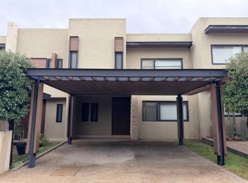 Casa de 3 habitaciones, El Marqués · Casa Amueblada con Excelentes Acabados