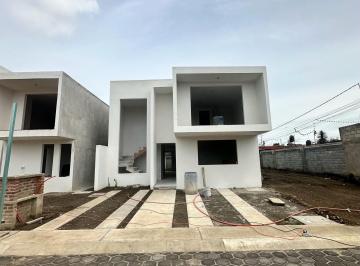 Casa en condominio · 221m² · 2 Estacionamientos · Casa en Venta en Metepec de 4 Recamaras con Baño, Cercana a Uvm y Galerias