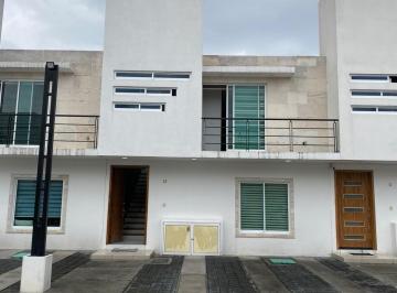 Casa en condominio · 177m² · 2 Estacionamientos · Casa en Renta en Privada, Cerca de Prepa 5 y Galerías