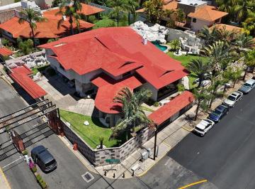 Casa · 905m² · 5 Recámaras · 3 Estacionamientos · Casa en Venta Colinas de San Javier