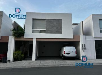 Casa · 313m² · 3 Recámaras · 2 Estacionamientos · Casa en Venta en Puerta de Hierro