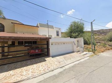 Casa de 3 habitaciones, Gómez Palacio · Casa en Venta en Gomez Palacios Cerca de Plaza Paseo